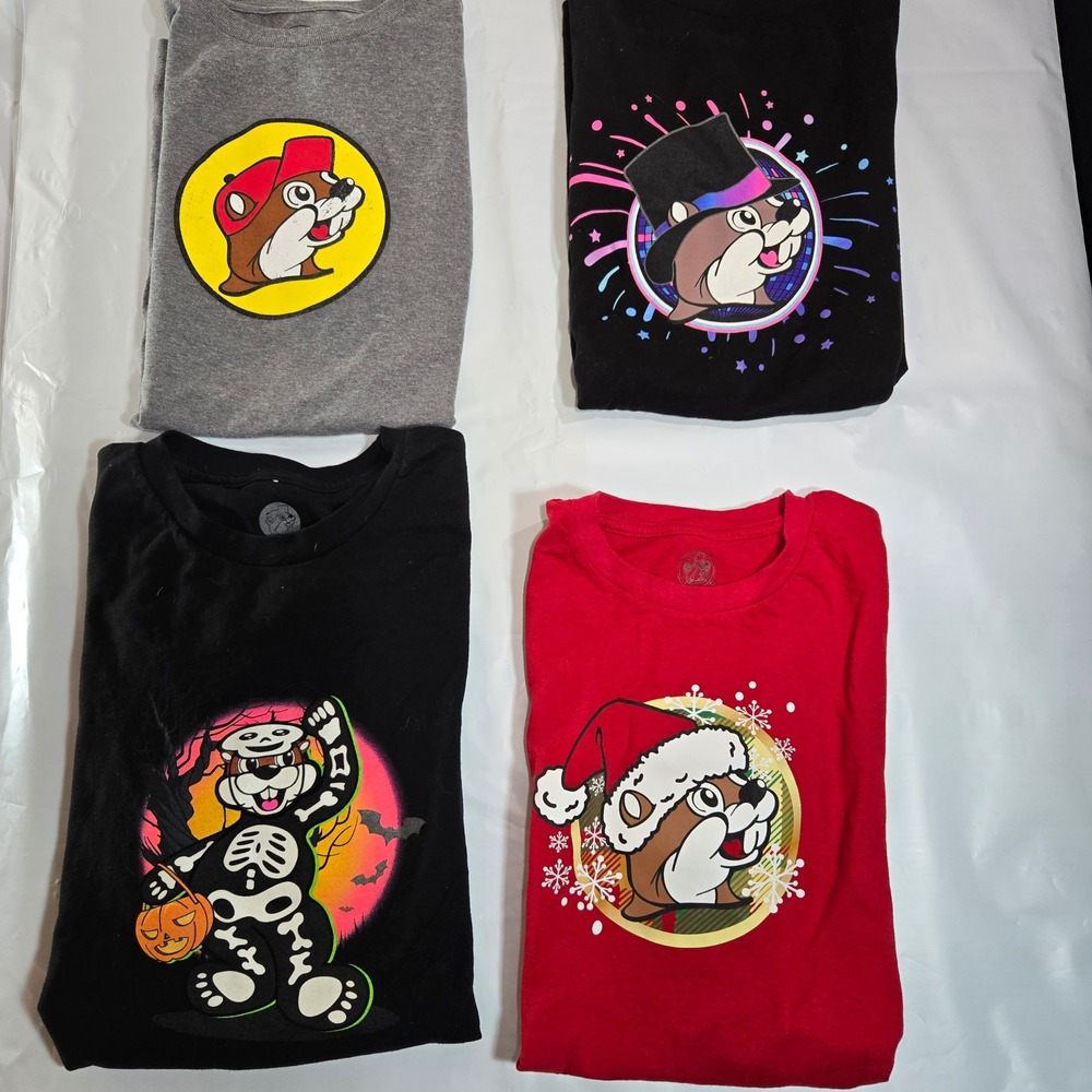 Buc-ee's Graphic T-Shirt Bundle Mens Medium‎ Halloween Xmas New Year Holiday 4pk